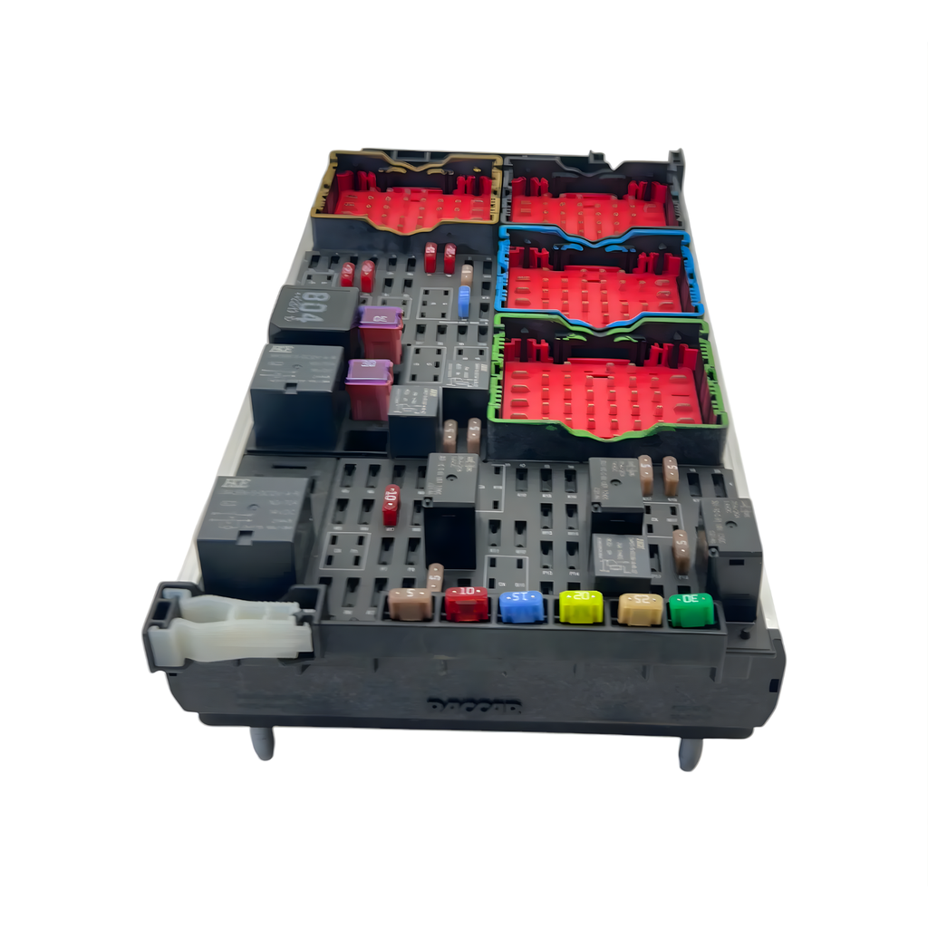 caja_fusibles_kenworth_t680_P27-1297-0101_frontal_2